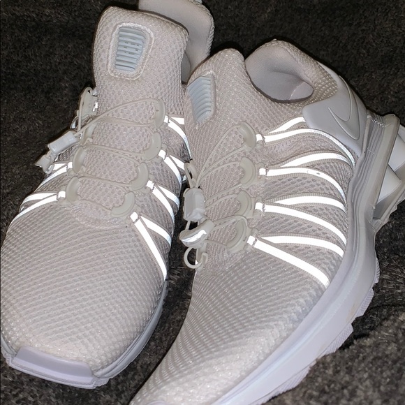 nike gravity shox white